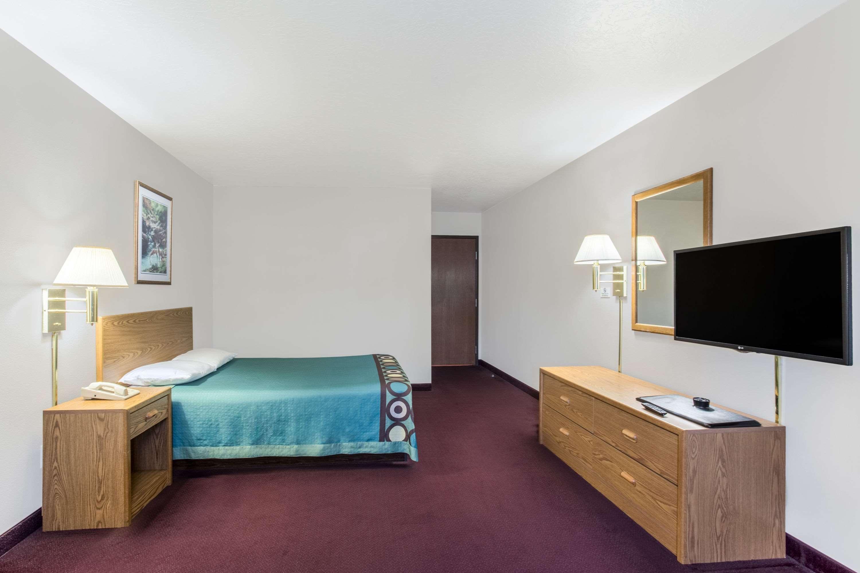 Super 8 By Wyndham Super 8 Blackfoot Exterior photo